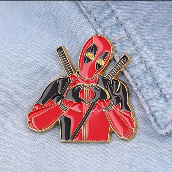 Accessories - 💟 Deadpool ENAMEL PIN